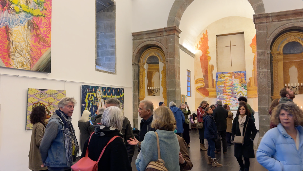 12kristina-girke-vernissage-crowd-arched-interior-convento-da-serta
